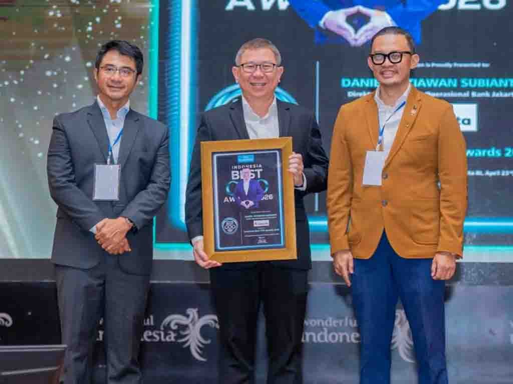 Bank Jakarta menerima penghargaan Indonesia 50 Best Chief Executive Officer Awards & Indonesia Best Chief Operations Officer Awards 2026 versi The Iconomics. (Foto: Istimewa)