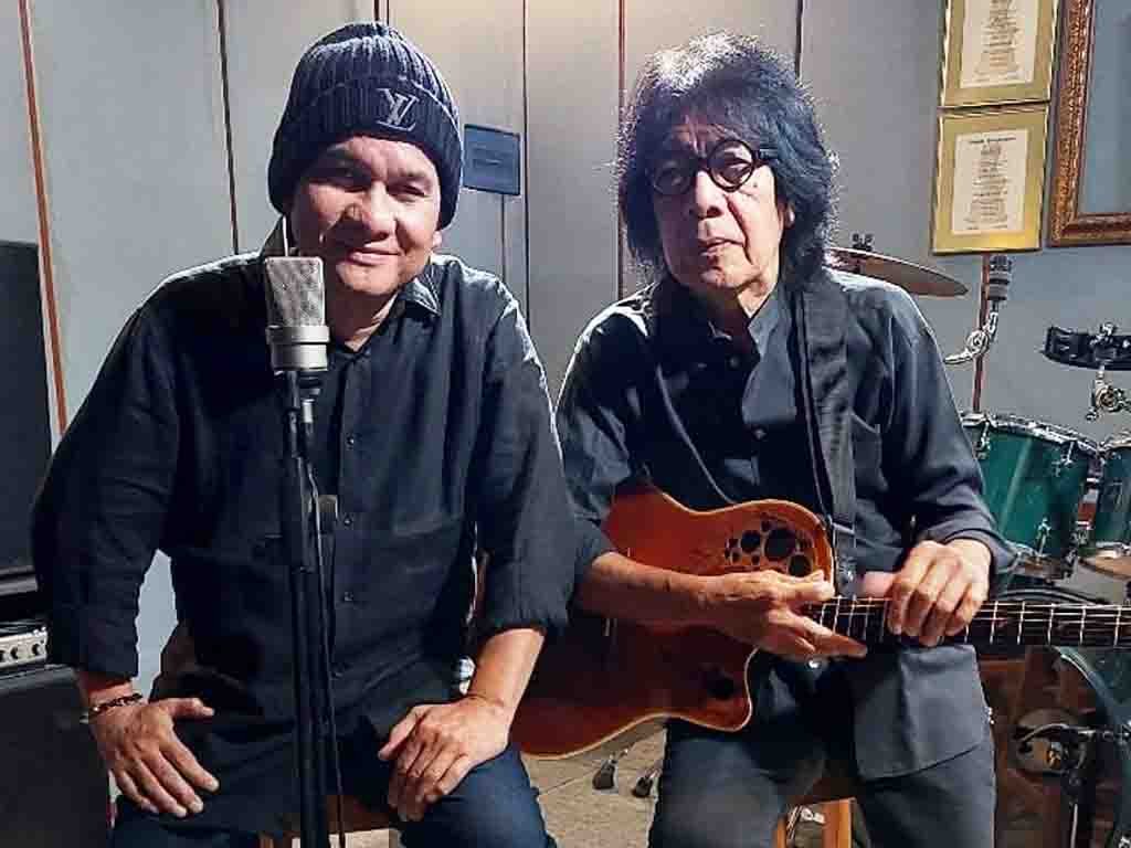 Ade Hubart Rilis Single Come On Bersama Ian Antono Penyanyi solo, Ade Hubart berpose dengan gitaris Ian Antono. (Foto: Istimewa)