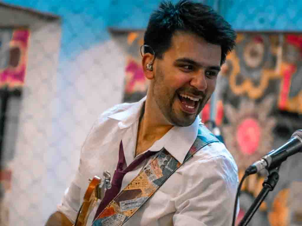 Penyanyi solo asal Inggris, Josh Holmes. (Foto: Istimewa)