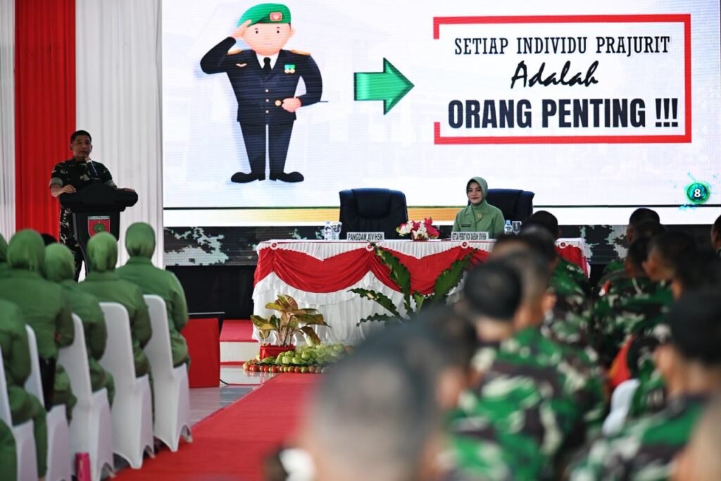 Pangdam XIV/Hasanuddin Mayjen TNI Bangun Nawoko saat berkunjung ke Kodim Bantaeng, Rabu 8 April 2026.