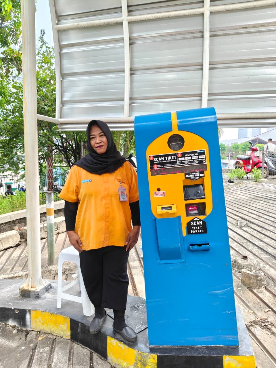 Eni Wulandari_Staf Pelayanan Pos