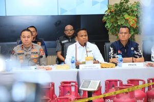 Wakabareskrim Polri Nunung Syaifuddin didampingi Dirtipidter Bareskrim Polri Moh. Irhamni, Selasa (21/4).