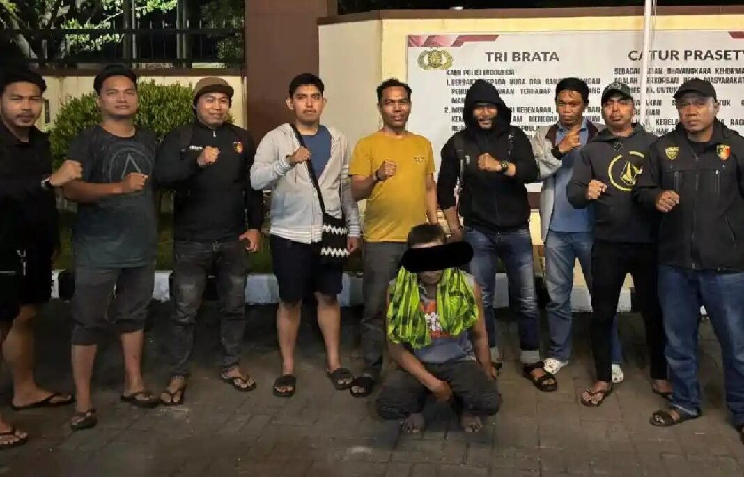 Pelaku saat diamankan polisi. (Foto: Opsi/RA)