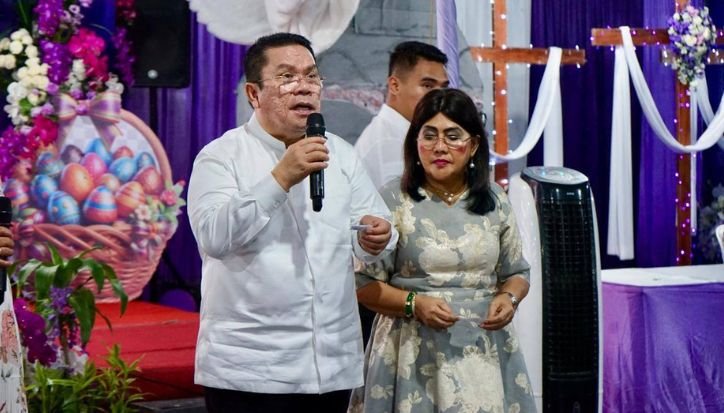 Wali Kota Wesly Rayakan Paskah Bersama ASN Pemko Pematangsiantar Wesly Silalahi bersama Ketua TP PKK Liswati Wesly Silalahi