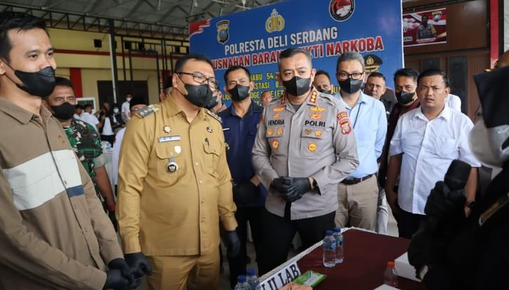 Polresta Deli Serdang Musnahkan Narkotika Senilai Rp74 Miliar, Ungkap 150 Kasus Barang bukti narkotika senilai Rp 74 miliar diuji oleh Labfor Polda Sumut sebelum dimusnahkan. (Foto: Opsi/Rahmat Hidayat).