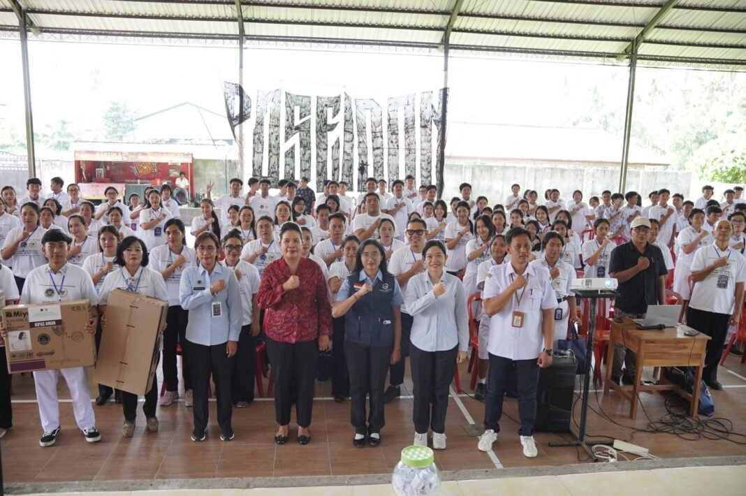 Sosialisasi MBG tentang gizi masyarakat di SMAN 1 Marga