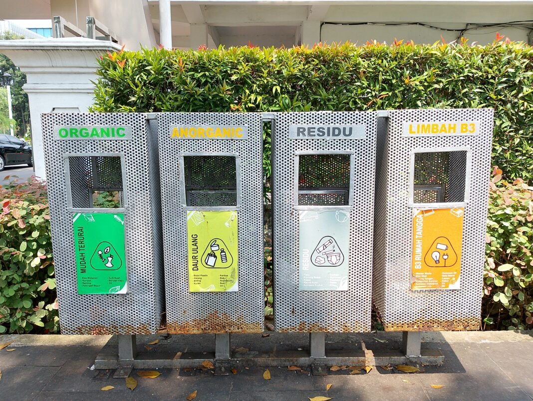Yuk Kenali Perbedaan Sampah Organik, Anorganik, B3, dan Residu Yuk Kenali Perbedaan Sampah Organik, Anorganik, B3, dan Residu