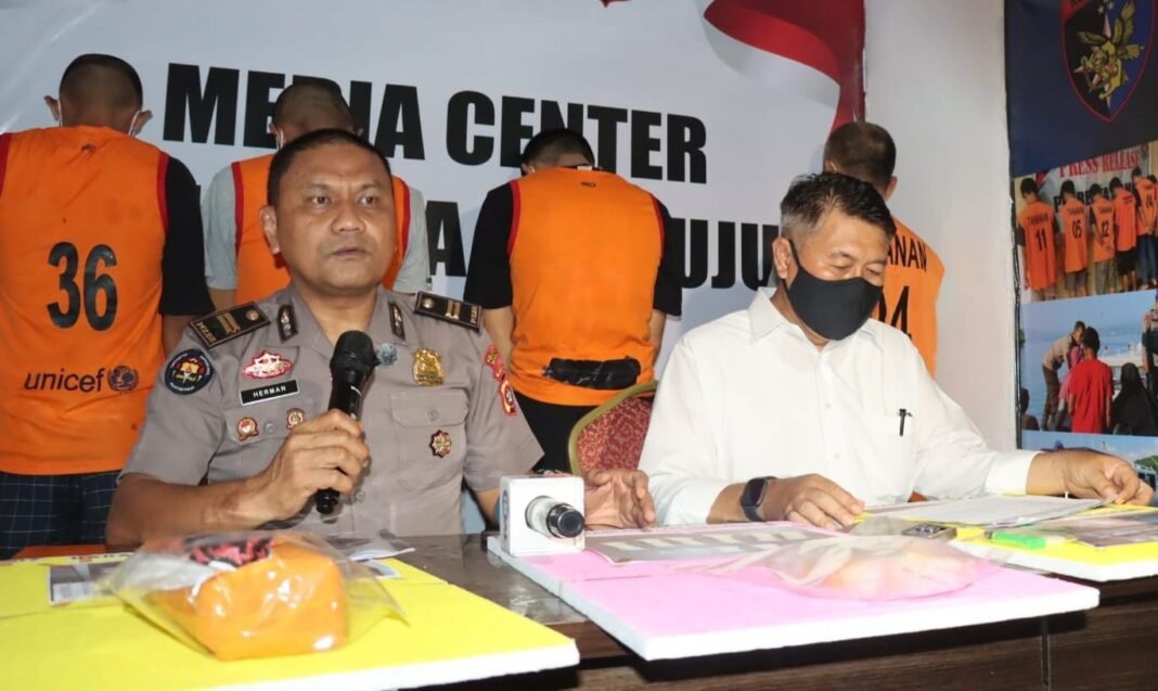 Satresnarkoba Polresta Mamuju mengungkap empat kasus peredaran dan penyalahgunaan narkotika jenis sabu selama periode Maret hingga April 2026. (Foto: Opsi/Eka Musriang)