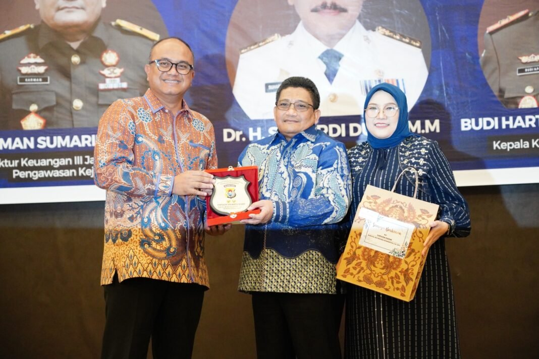 Kapolda Sulawesi Barat, Irjen Pol Adi Deriyan Jayamarta, menghadiri acara pisah sambut Kepala Kejaksaan Tinggi. (Foto: Opsi/Eka Musriang)