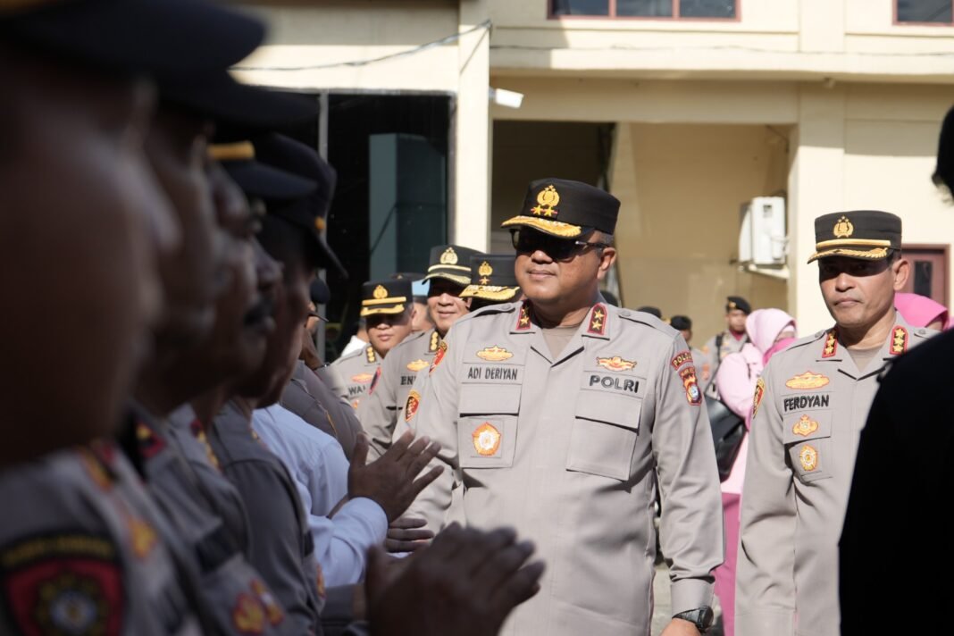 Kepala Kepolisian Daerah Sulawesi Barat, Irjen Pol Adi Deriyan Jayamarta, saat Sidak di Polres Mamuju. (Foto: Dok. Humas Polda Sulbar)
