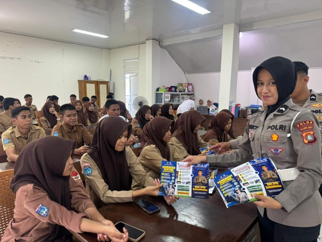 Direktorat Lalu Lintas Kepolisian Daerah Sulawesi Barat terus menggencarkan edukasi keselamatan berkendara melalui program Bulan Tertib Berkeselamatan. (Foto: Opsi/Eka Musriang)
