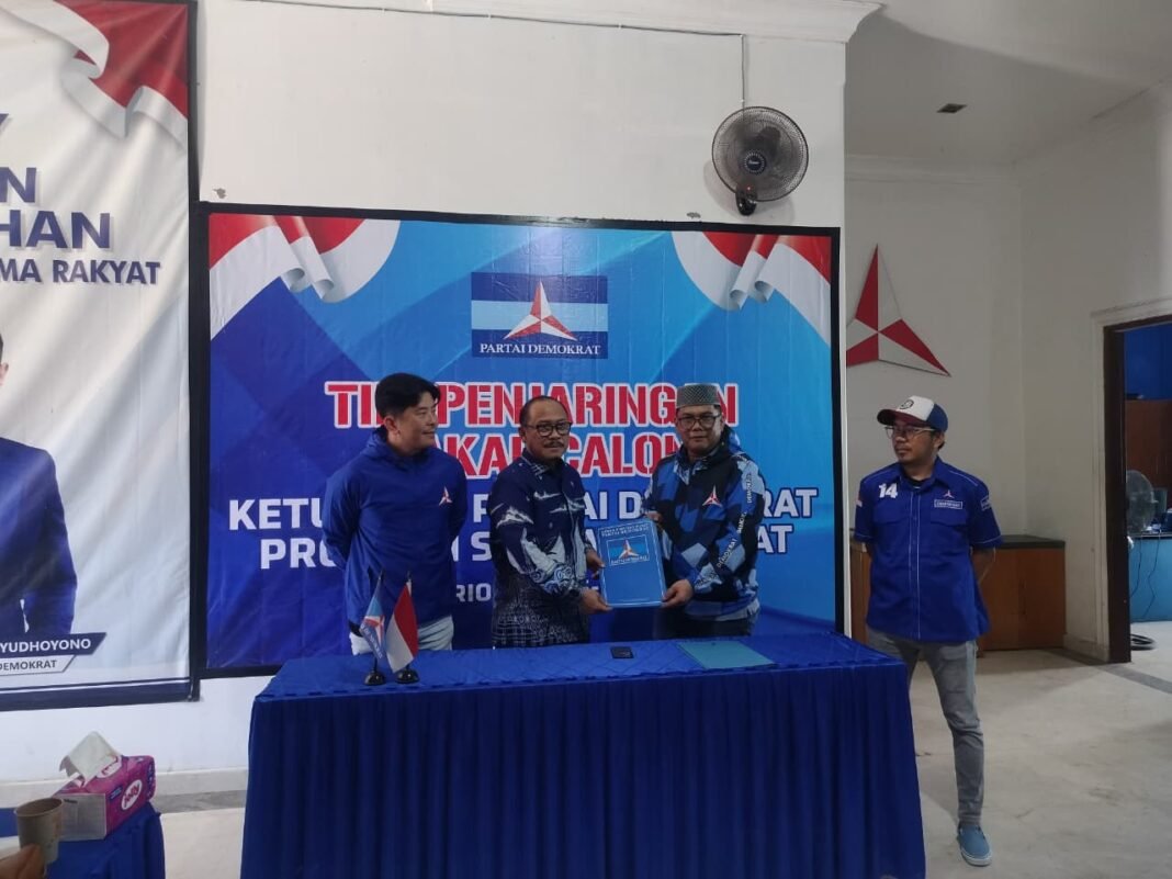 SDK Jadi Satu-satunya Pendaftar Ketua DPD Demokrat Sulbar di Musda 2026 SDK saat mengembalikan formulir pendaftaran calon Ketua DPD Partai Demokrat Sulbar