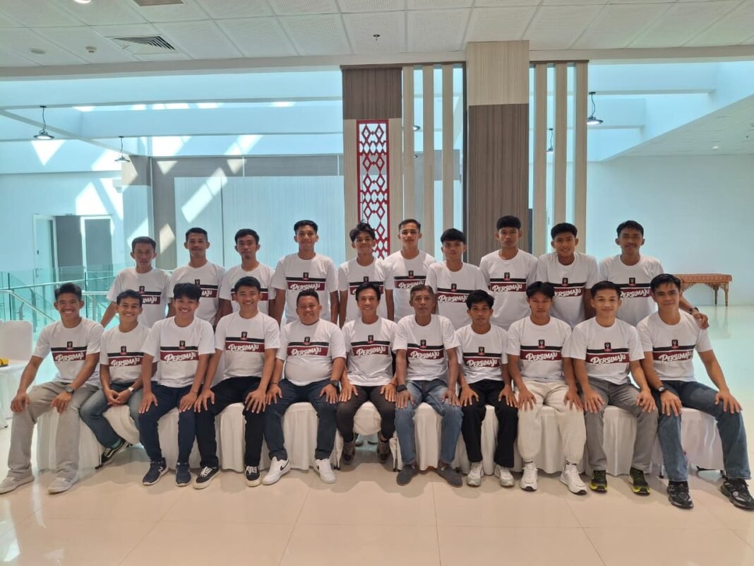 Bayu Aditya: Sulbar Ingin Bangkit dan Majukan Sepak Bola Nasional Ofisial dan pemain Persimaju yang bakal berlaga di Liga 4 Piala Presiden 2026