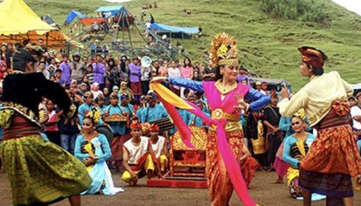 Ribuan Orang Berburu Cacing Laut Demi Jodoh dan Keberuntungan, Tradisi Unik Ini Hanya Ada di Lombok cacing