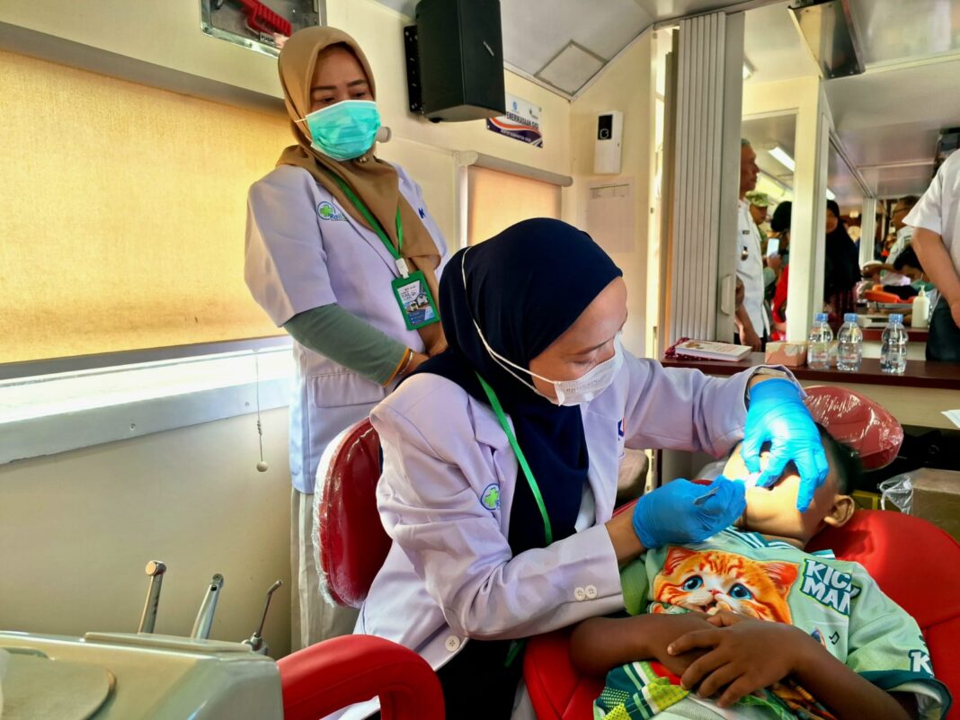 Rail Clinic Hadirkan Layanan Kesehatan dan Pengobatan Gratis Bagi Masyarakat di Sekitar Stasiun Cipunegara Rail Clinic Hadirkan Layanan Kesehatan dan Pengobatan Gratis Bagi Masyarakat di Sekitar Stasiun Cipunegara