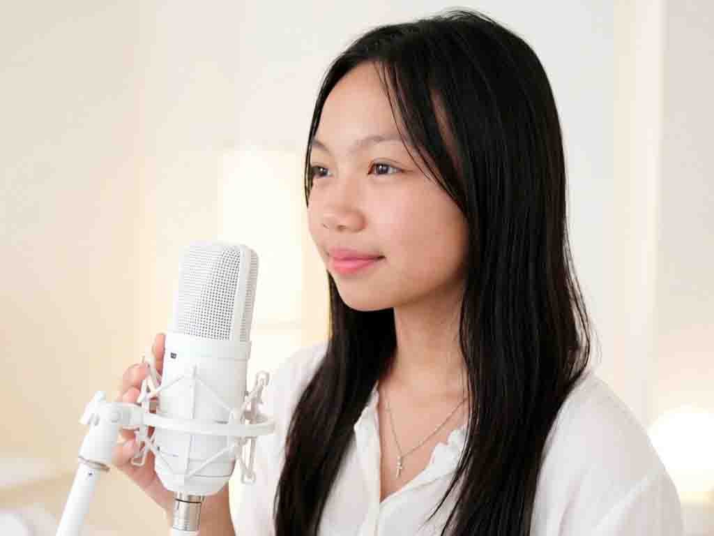 Lindee Cremona Rilis Single Anakmu Slalu Cinta, Lagu Persembahan untuk Ayah Penyanyi solo, Lindee Cremona. (Foto: Istimewa)