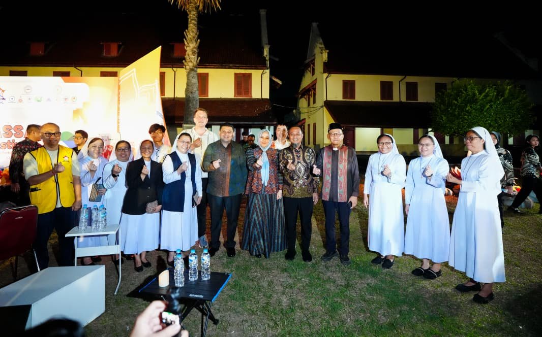 Hadiri Sannipata Waisak, Gubernur Sulsel Ajak Perkuat Kerukunan Antarumat Beragama Hadiri sannipata Waisak, Gubernur Sulsel Andi Sudirman dorong sinergi untuk pembangunan inklusif. (Foto: Opsi/Rio)