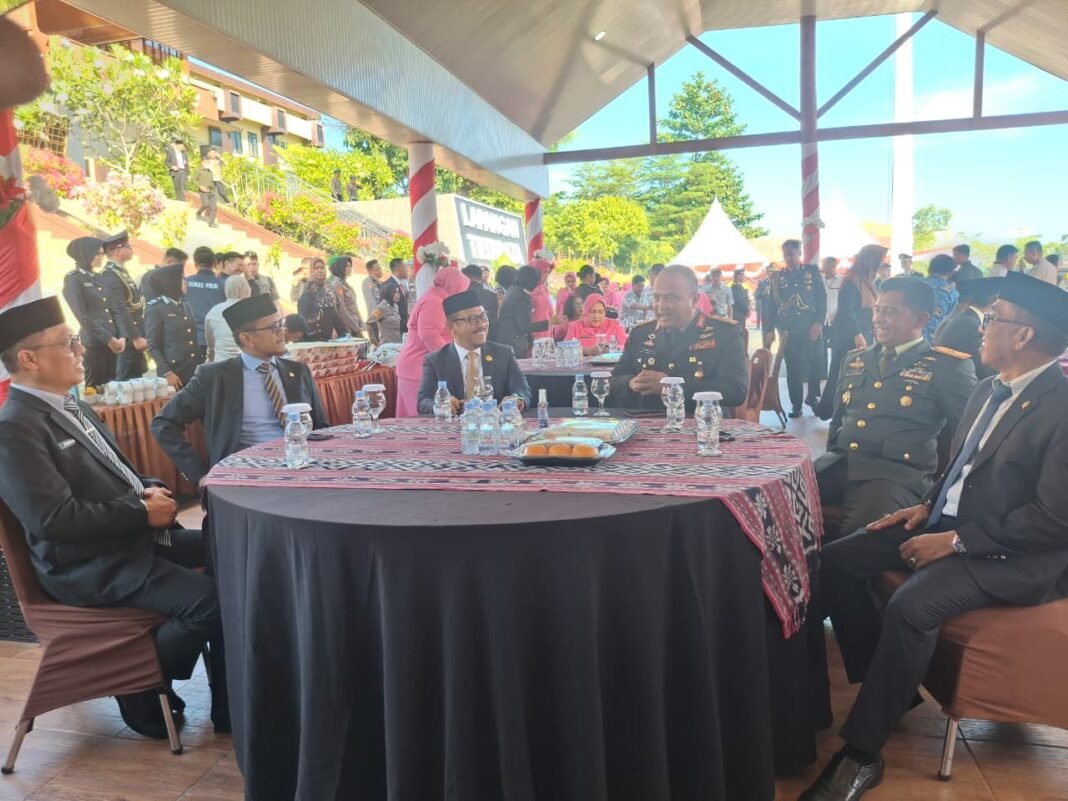 Kapolda Sulbar bersama Gubernur Sulbar dalam syukuran 10 tahun Polda Sulbar