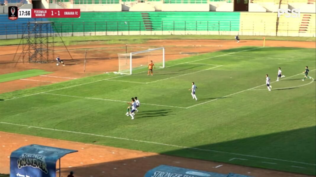 Tangkapan layar laga Persimaju vs Unaaha FC yang disiarkan langsung akun Youtube PSSI