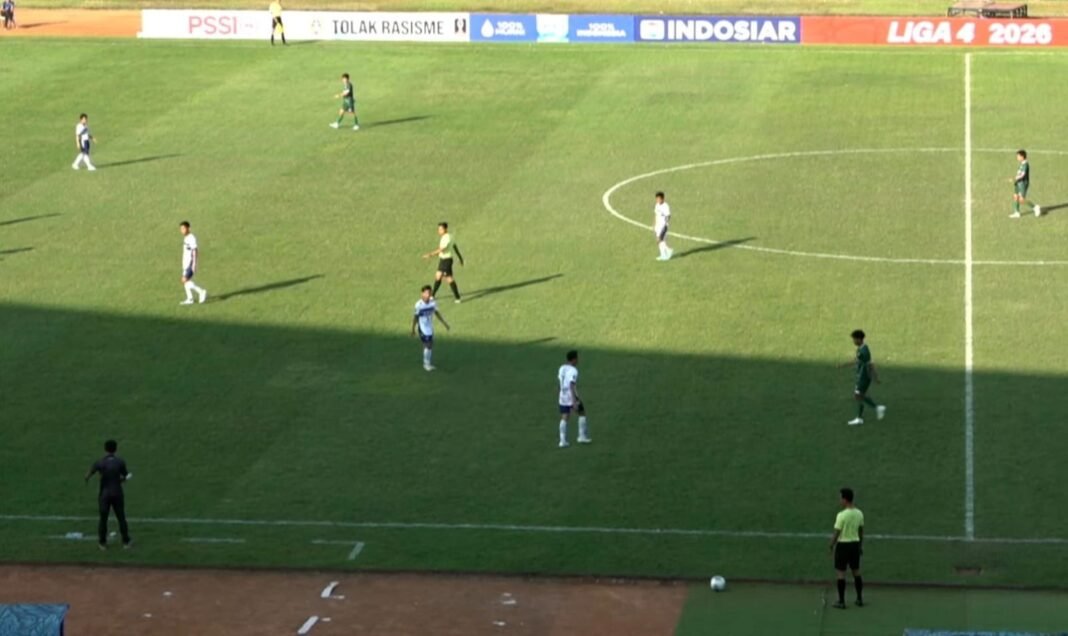 Persimaju dan Unaaha FC Berbagi Poin, Irfan Rahman Soroti Kepemimpinan Wasit Tangkapan layar laga Persimaju vs Unaaha FC yang disiarkan langsung akun Youtube PSSI