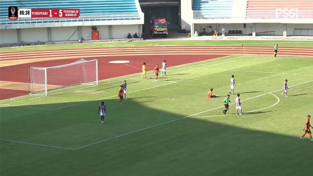Persipegaf vs Persimaju Mamuju pada lanjutan grup G Liga 4 Piala Presiden 2026. (Foto: Tangkapan layar YouTube PSSI)