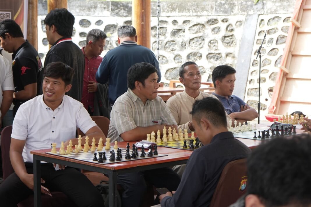 HUT Bhayangkara ke-80, Polda Sulbar Satukan Polri dan Masyarakat Lewat Turnamen Catur Turnamen catur yang digelar Polda Sulbar