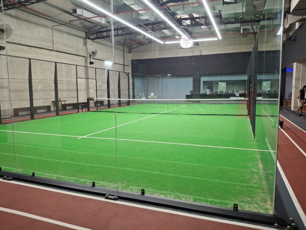 Soft Opening Matos Sport Hub, Perkuat Tren Olahraga dan Ruang Komunitas di Mamuju Salah satu lapangan padel di Matos Sport Hub Mamuju
