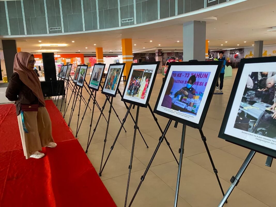 Pameran foto sisi lain polisi yang diselenggarakan Polda Sulbar