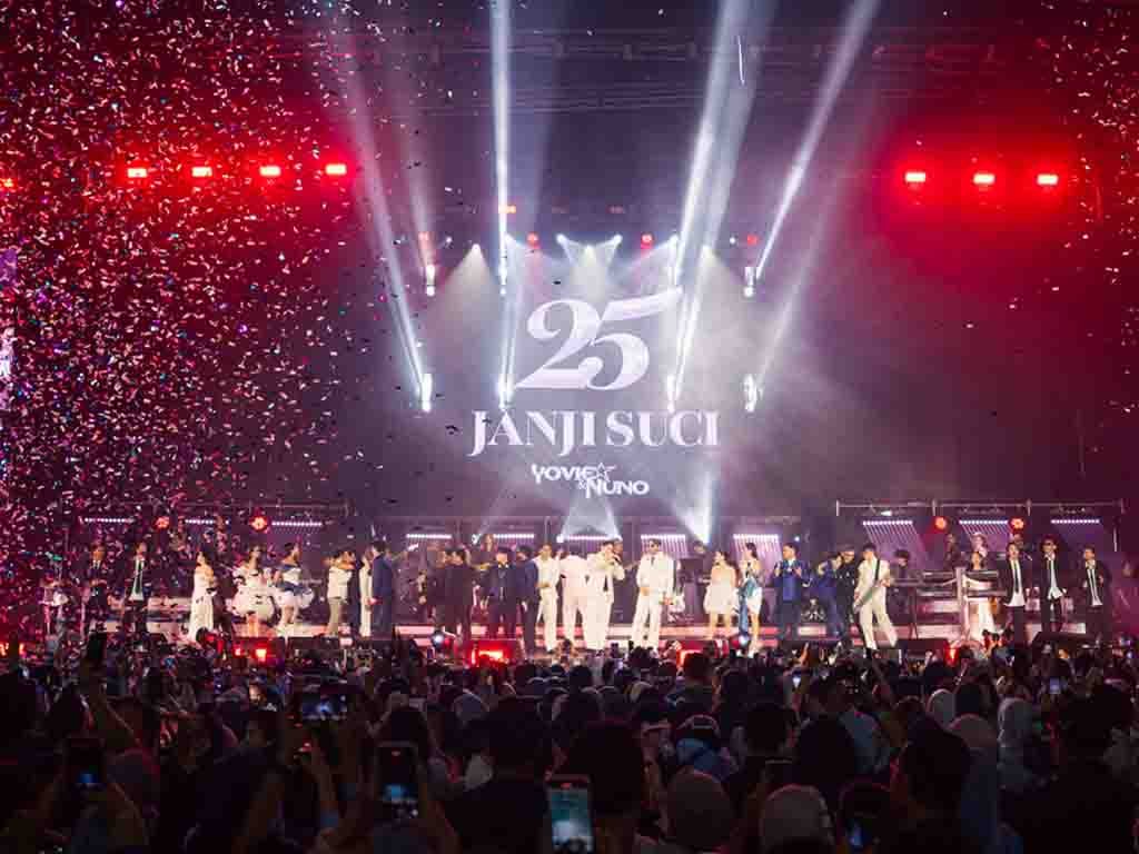 Konser 25 Tahun Yovie & Nuno Hadirkan Momen Nostalgia di Istora Senayan Suasana konser 25 Tahun Janji Suci Yovie & Nuno di Istora Senayan. (Foto: Istimewa)