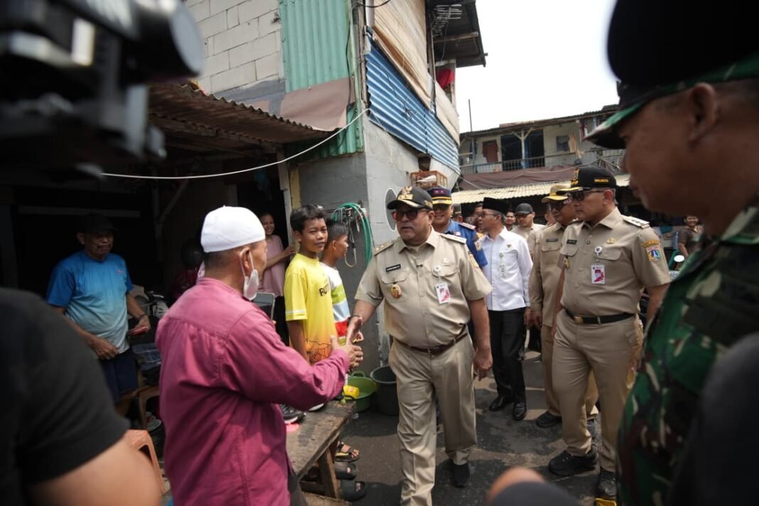 Rano Karno Singgung Pentingnya Hunian Vertikal Usai Tinjau Korban Kebakaran Kemayoran Rano Karno Singgung Pentingnya Hunian Vertikal Usai Tinjau Korban Kebakaran Kemayoran