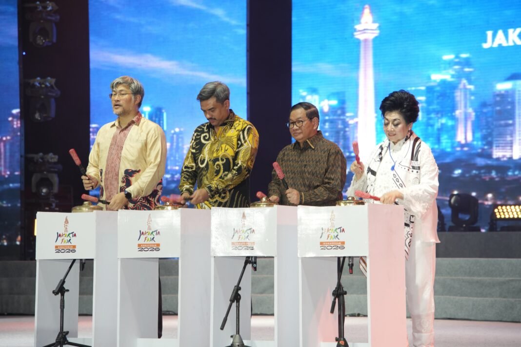 Pramono Anung Targetkan Nilai Transaksi di Jakarta Fair 2026 Tembus Rp8 Triliun Pramono Anung Targetkan Nilai Transaksi di Jakarta Fair 2026 Tembus Rp8 Triliun