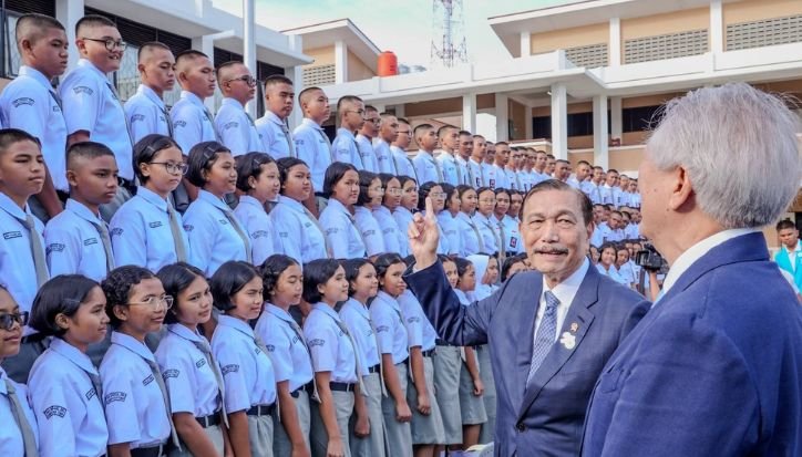 Luhut: Kemiskinan Tak Boleh Jadi Alasan Berhenti Belajar, Anak Tepi Danau Toba Bisa Mendunia Luhut Binsar Pandjaitan