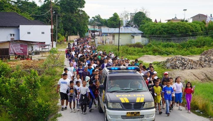 Ribuan Warga Meriahkan Jalan Santai HUT ke-2 Tugu Raja Sibarani di Laguboti jalan santai
