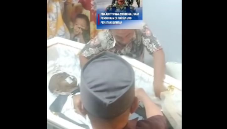 Tangis Ayah Pecah Saat Jenazah Siswa Rindam Genial Gulo Tiba di Nias Barat, Tubuh Korban Diperiksa di Depan Keluarga Jenazah Genial Gulo
