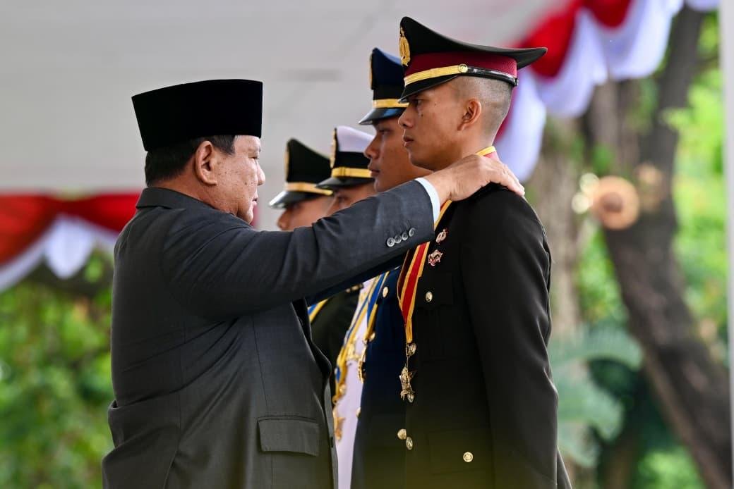 Prabowo Lantik 1.177 Perwira TNI-Polri, Tegaskan Awal Pengabdian untuk Bangsa Prabowo Lantik 1.177 Perwira TNI-Polri, Tegaskan Awal Pengabdian untuk Bangsa
