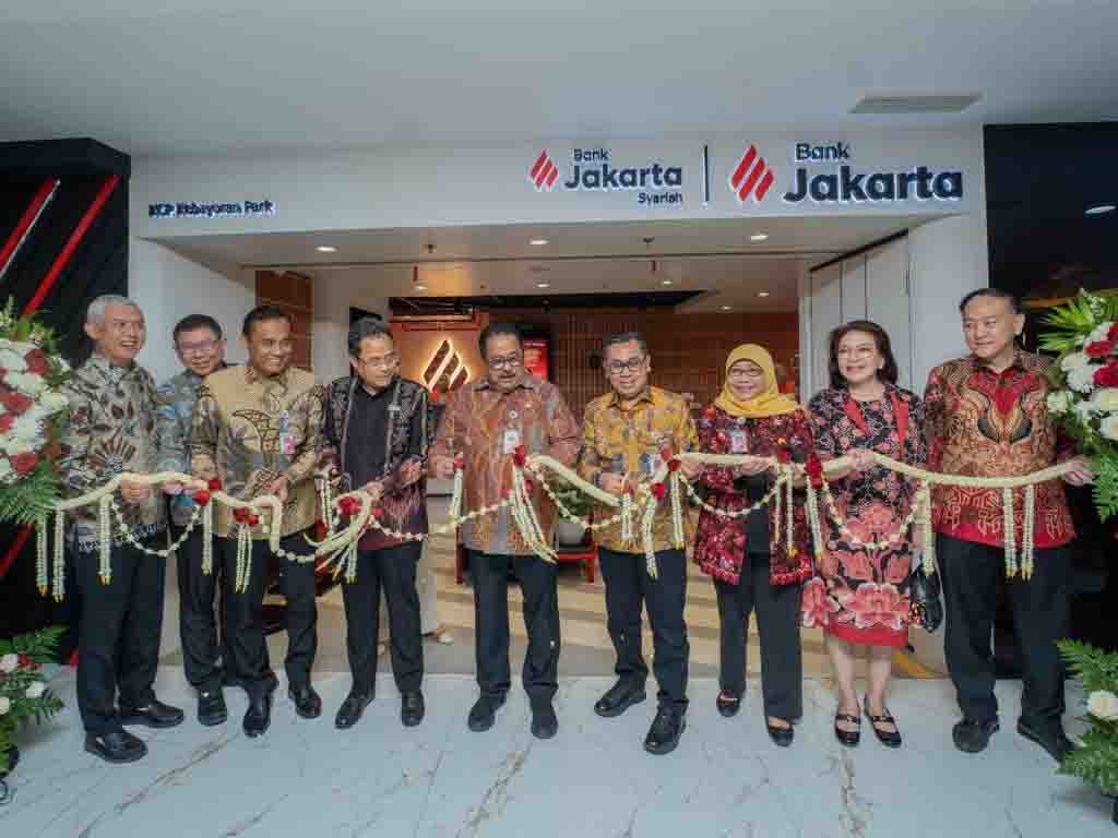 Bank Jakarta Terapkan eForm di KCP Kebayoran Park, Permudah Transaksi Nasabah di Kantor Cabang Suasana peresmian New Look Branch KCP Kebayoran Park Bank Jakarta. (Foto: Istimewa)