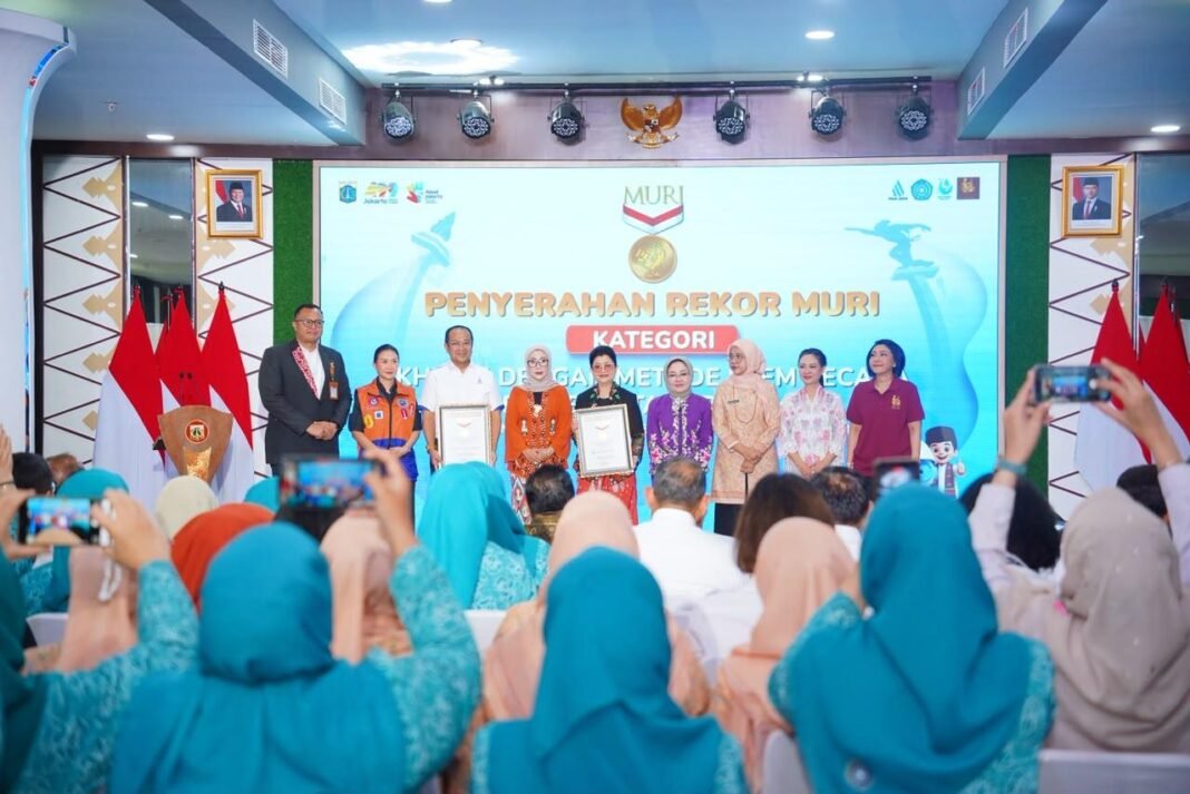 TP PKK DKI Jakarta dan PAM Jaya Berhasil Gelar Khitanan Massal Gratis Hingga Sabet Rekor MURI TP PKK DKI Jakarta dan PAM Jaya Berhasil Gelar Khitanan Massal Gratis Hingga Sabet Rekor MURI