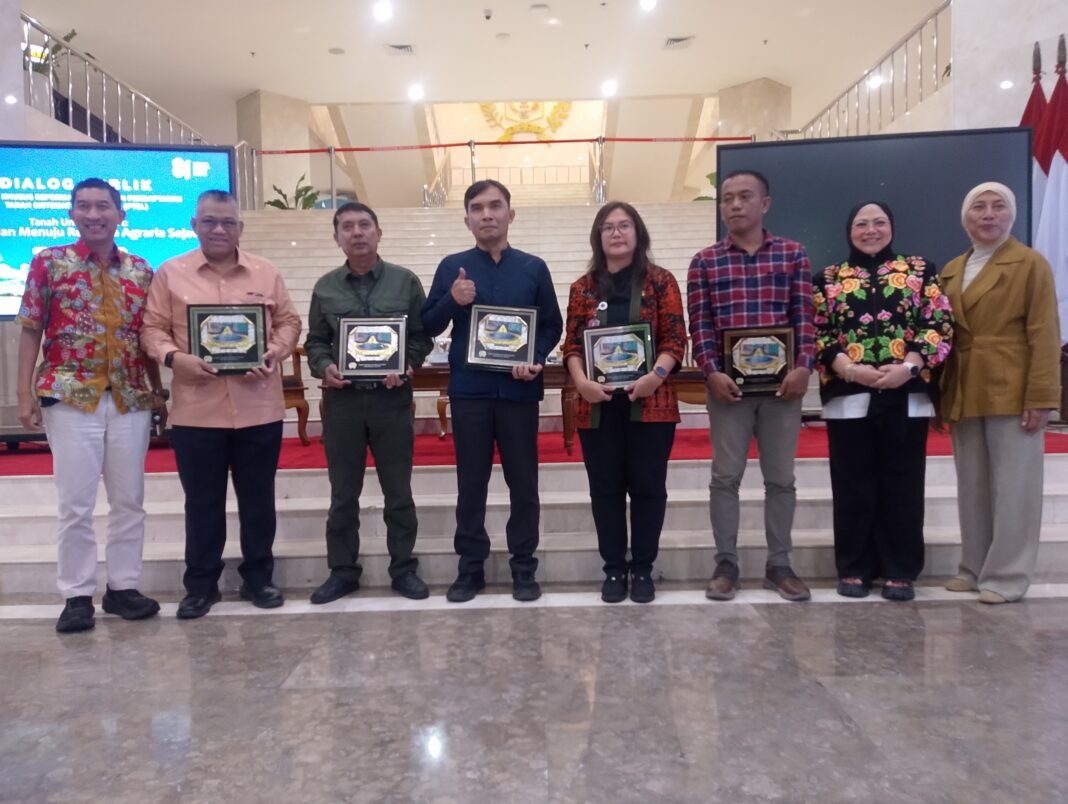 Ida Mahmudah Soroti Sertifikat PTSL Mangkrak Bertahun-tahun, DPRD DKI Bentuk Tim terkait Pertanahan Ida Mahmudah Soroti Sertifikat PTSL Mangkrak Bertahun-tahun, DPRD DKI Bentuk Tim terkait Pertanahan