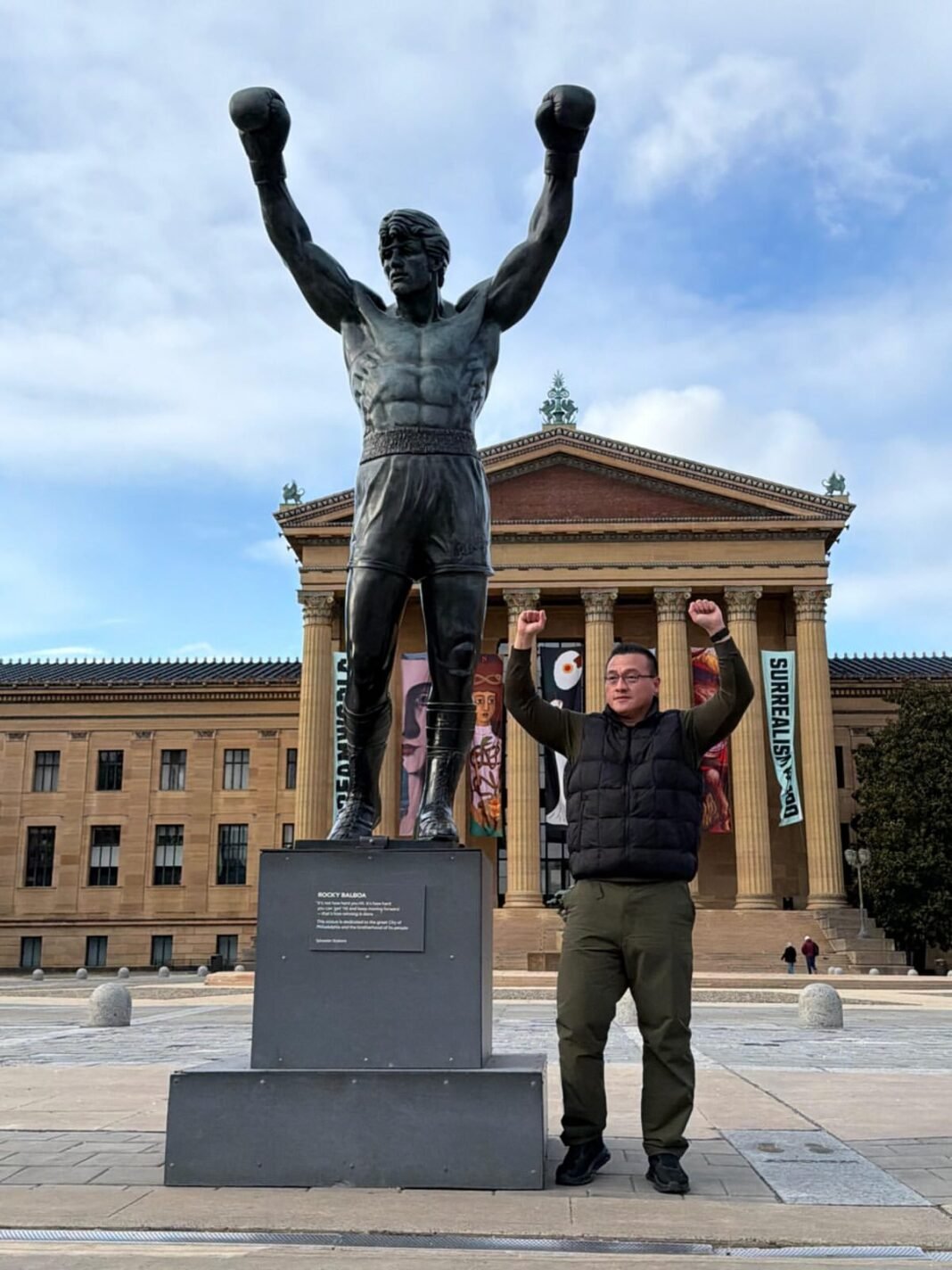 Potret Perjalanan Hardiyanto Kenneth ke AS, Pamer di Bawah Patung Rocky Balboa Potret Perjalanan Hardiyanto Kenneth ke AS, Pamer di Bawah Patung Rocky Balboa