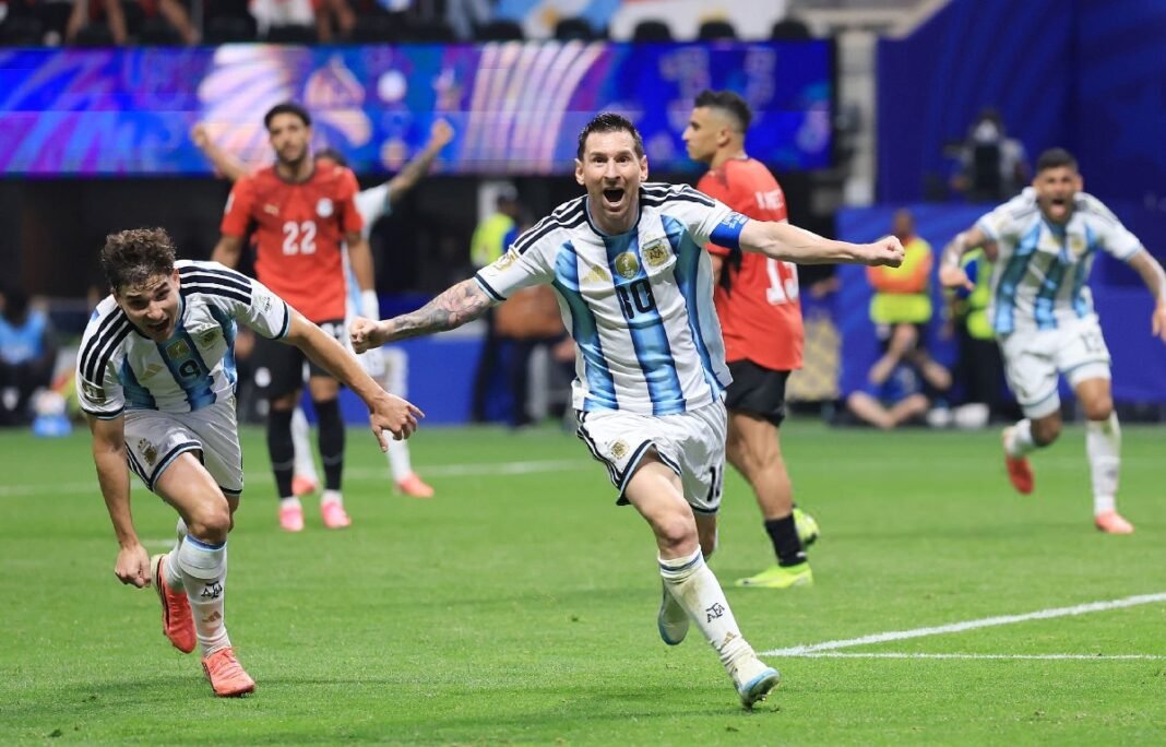 Argentina Bangkit Dramatis, Taklukkan Mesir 3-2 dan Melaju ke Perempat Final Piala Dunia 2026 Argentina menang dramatis 3-2 atas mesir. (Foto: X/FIFA)