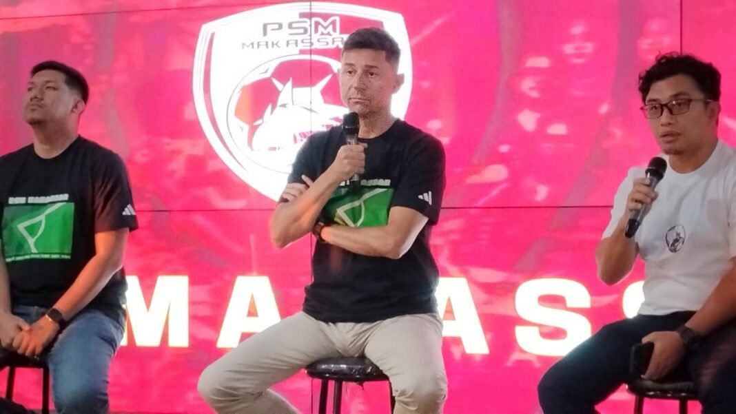 Darije Kalezic Ungkap Alasan Kembali ke PSM: Saya Merasa Terpanggil Pelatih anyar PSM Makassar, Darije Kalezic saat diperkenalkan, Minggu 19 Juli 2026. (Foto: OPSI)