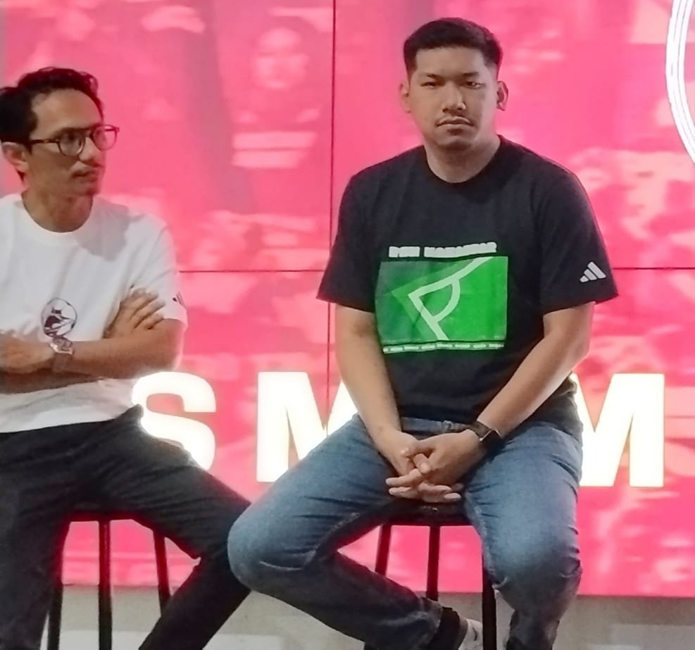 PSM Makassar Tegaskan Sanksi FIFA Hanya Registration Ban, Persiapan Tim Tetap Berjalan Manajer PSM Makassar, Muhammad Nur Fajrin dan MO, Sulaiman Abdul Karim. (Foto: Opsi/Rio)