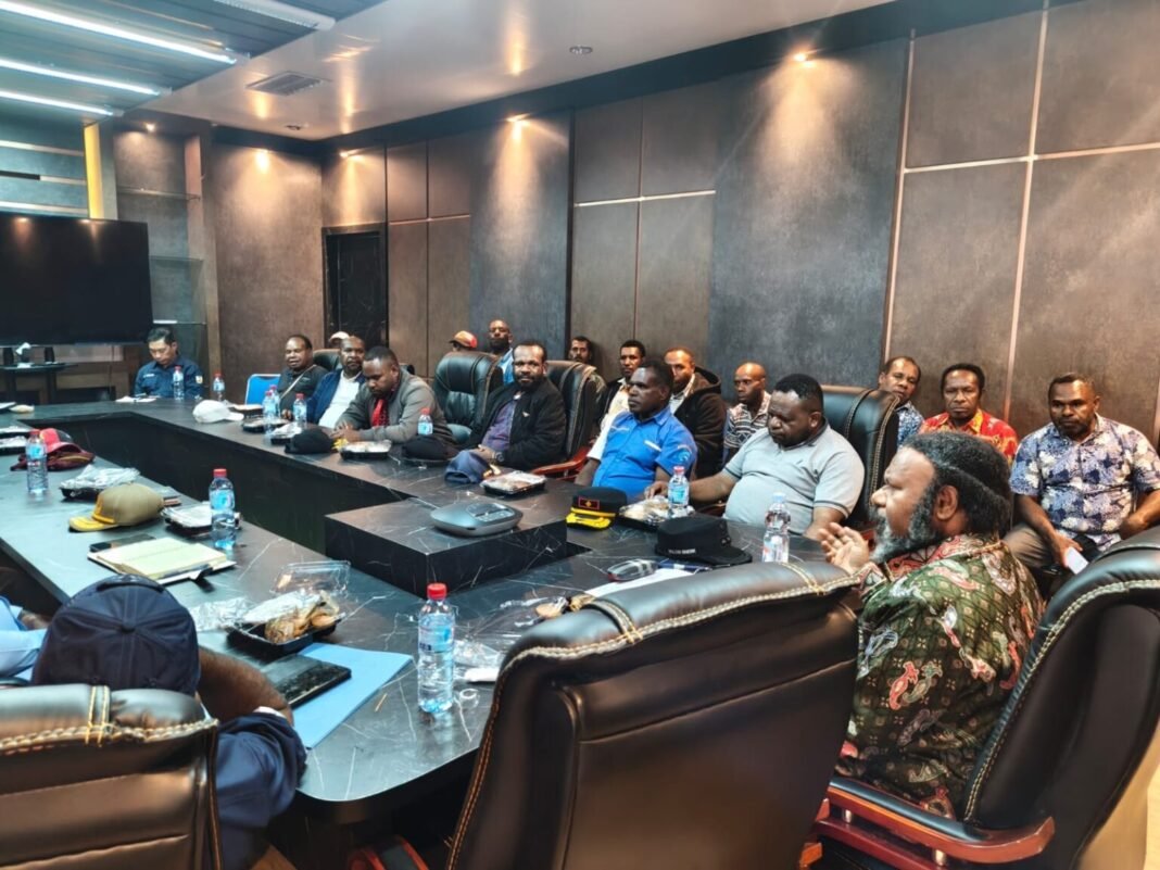 Bupati Willem Wandik Ajak Seluruh Elemen di Tolikara Satukan Komitmen Sukseskan Sidang BPL BPP GIDI 2026 Bupati