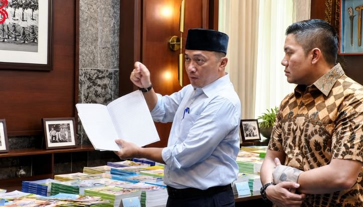 Prabowo Ingin Anak Indonesia Lebih Pintar, Buku Pelajaran Bakal Dirombak Besar-Besaran Mensesneg