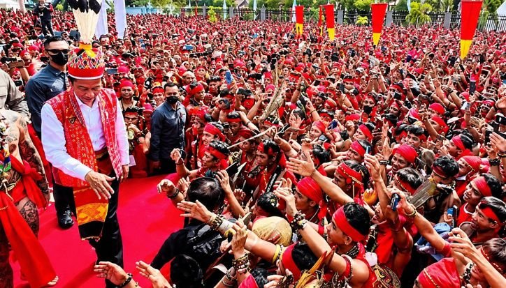 Jokowi Dipastikan Hadiri Acara Adat Dayak, 20 Ribu Warga Bakal Berkumpul Jokowi dan masyarakat Dayak