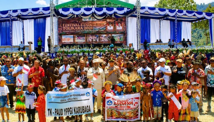 Festival Etnik Religi Resmi Ditutup, Bupati Willem Wandik Ajak Warga Tolikara Lestarikan Budaya Kasih Bupati Tolikara