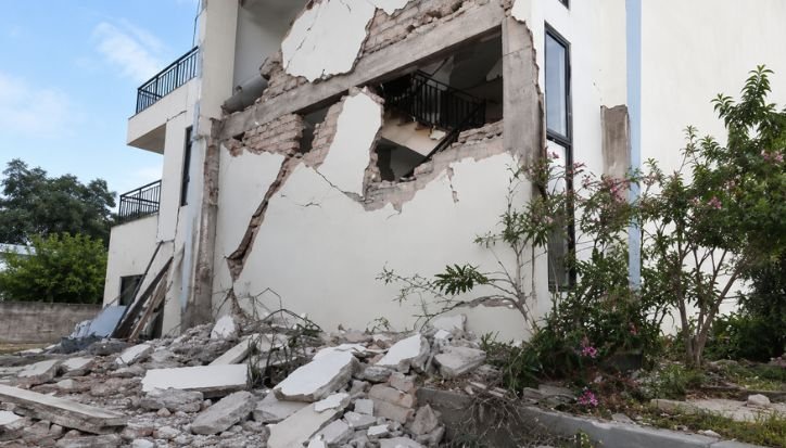 Gempa M 7,7 Guncang NTT, Kepala BNPB dan Menko PMK Segera Turun ke Lapangan Bangunan rusak akibat gempa