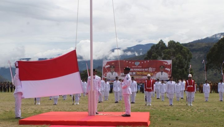 Upacara Peringatan HUT Proklamasi Kemerdekaan RI ke-81 di Tolikara Berlangsung Khidmat dan Meriah Pemerintah Kabupaten Tolikara menggelar upacara pengibaran Sang Merah Putih dalam rangka memperingati Hari Ulang Tahun (HUT) ke-81 Republik Indonesia di Lapangan Merah Putih, Karubaga, Senin (17/8/2026).