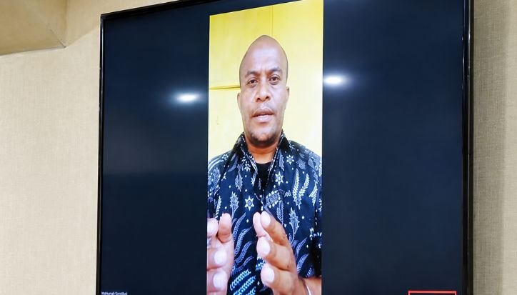 Foto Pribadi Disebar Akun Anonim, PNS di NTT Uji Pasal UU ITE ke Mahkamah Konstitusi Ferdinandus Klau