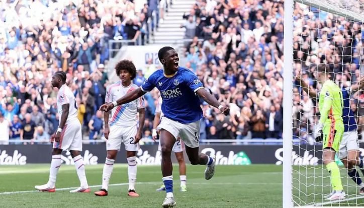 Everton Tekuk Crystal Palace 2-0, Dewsbury-Hall dan Barry Jadi Penentu Thierno Barry